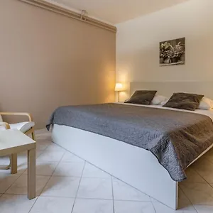 Mar Apartment